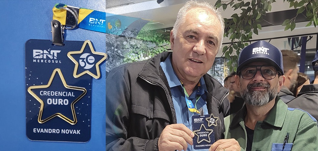 Jornalista Evandro Novak recebe Credencial Ouro da BNT Mercosul/Foto: Maely Silva