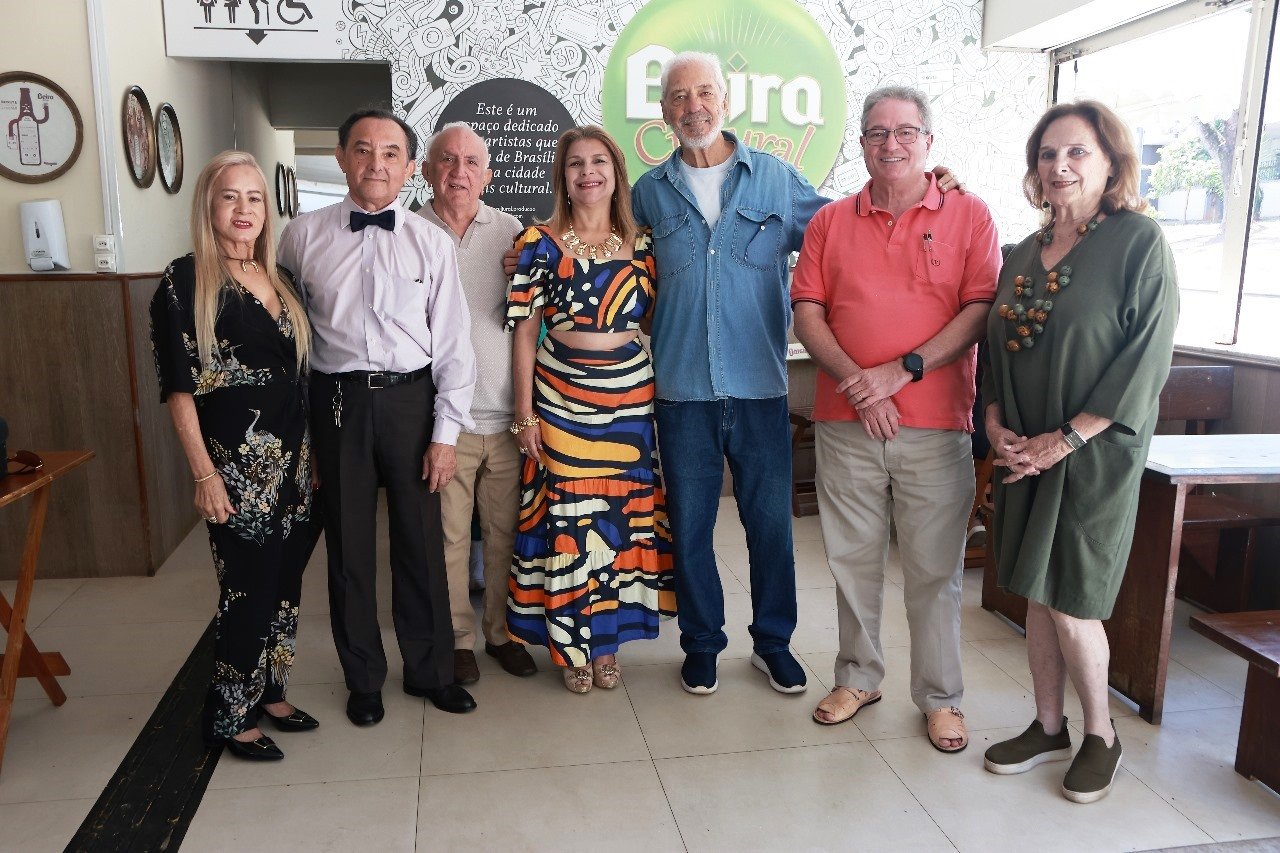 Read more about the article Fundadores da Associação Brasileira de Jornalistas de Turismo do Distrito Federal tomam posse no tradicional Bar Beirute