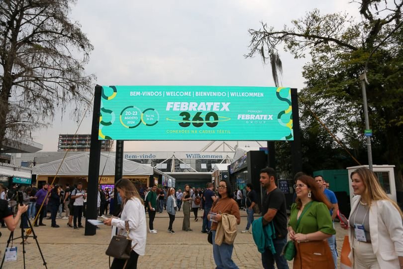 You are currently viewing Imagens relacionada Tecnologia que captura CO₂ veste equipe da Febratex 2026 em Blumenau